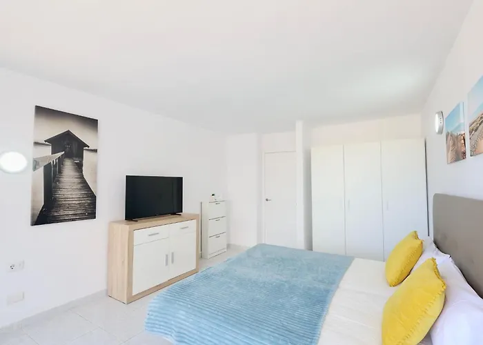 Stylish Olympia With Ocean View