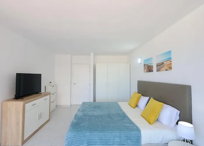 Stylish Olympia With Ocean View *